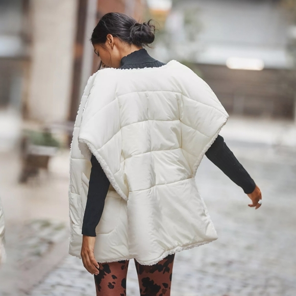 Anthropologie $150 Puffer Quilted Kimono Vest Sherpa Lined Women's "One Size" - Picture 2 of 11